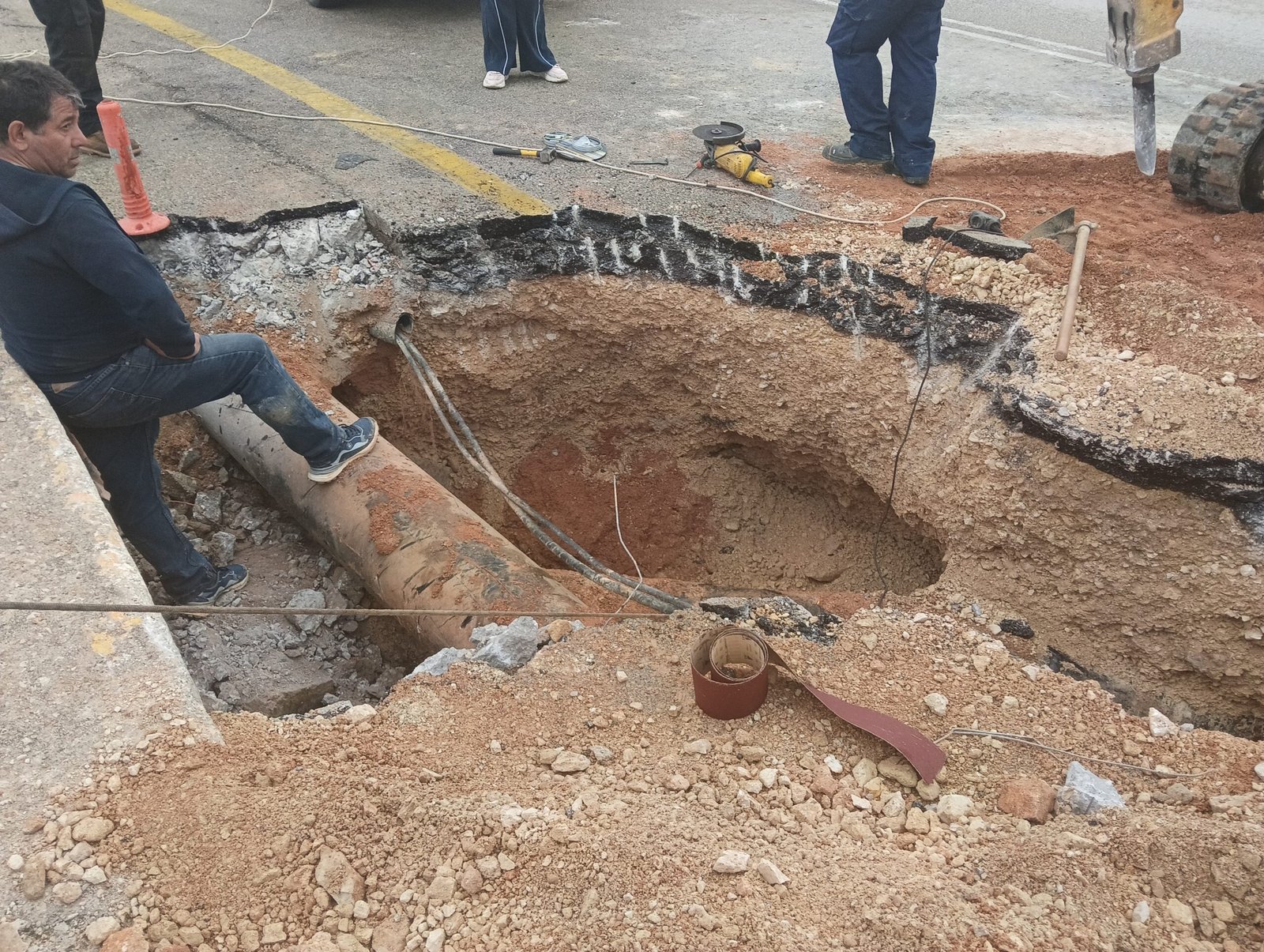 Σε εξέλιξη οι εργασίες αντικατάστασης του αγωγού ύδρευσης στον Πόντε